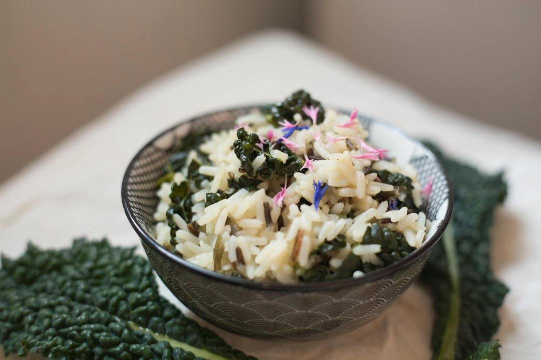 Recipe: Rice and black cabbage leaves salad