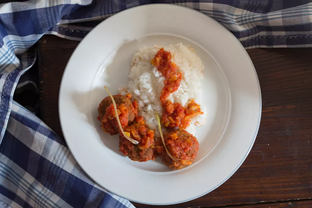 Ricetta: Polpette di piselli al sugo (foto 1)