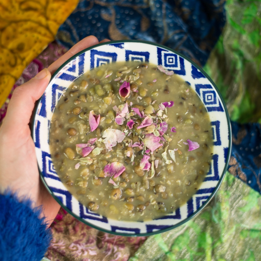 Recipe: Moong dal e petali di rosa 