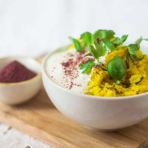 Light zucchini rice with turmeric and sumac