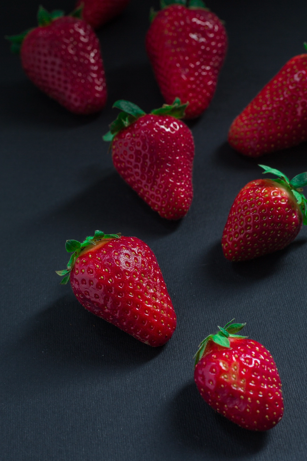 Recipe:  Super fresh strawberry, rocket and aromatic herbs salad - 1