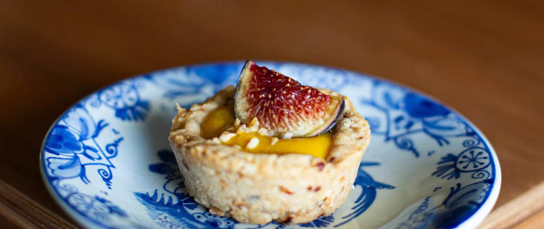 Ricetta: Crostatine ai fichi e nocciole con crema pasticcera vegana