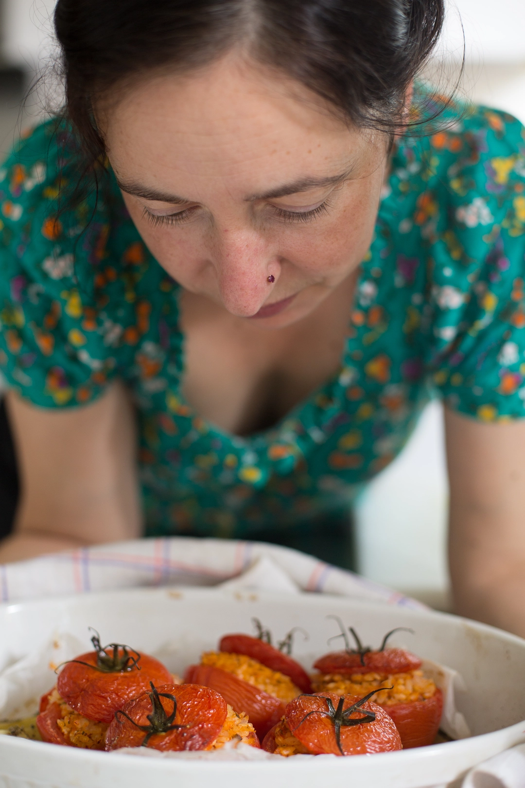 Ricetta: Pomodori ripieni vegani alla romana (con riso e aromatiche) - 1