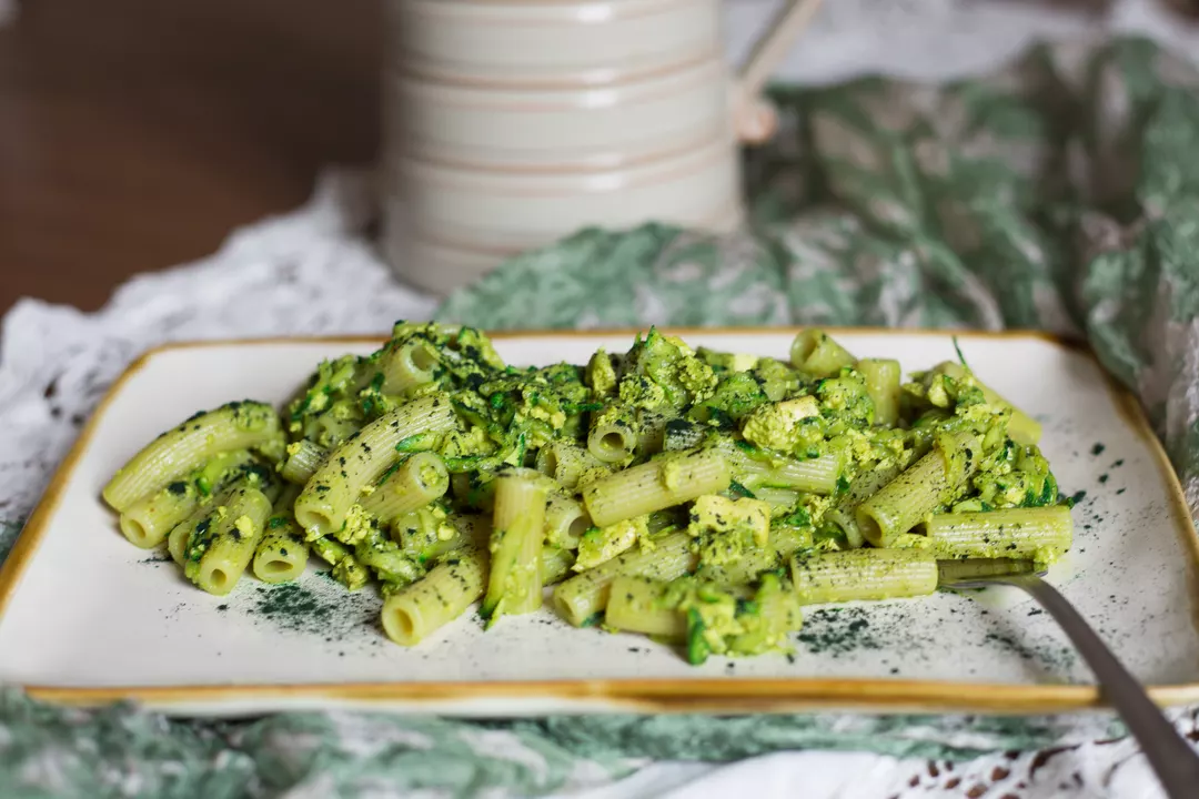 Recipe: Green Pasta with Tofu Crumble, Courgettes and Spirulina