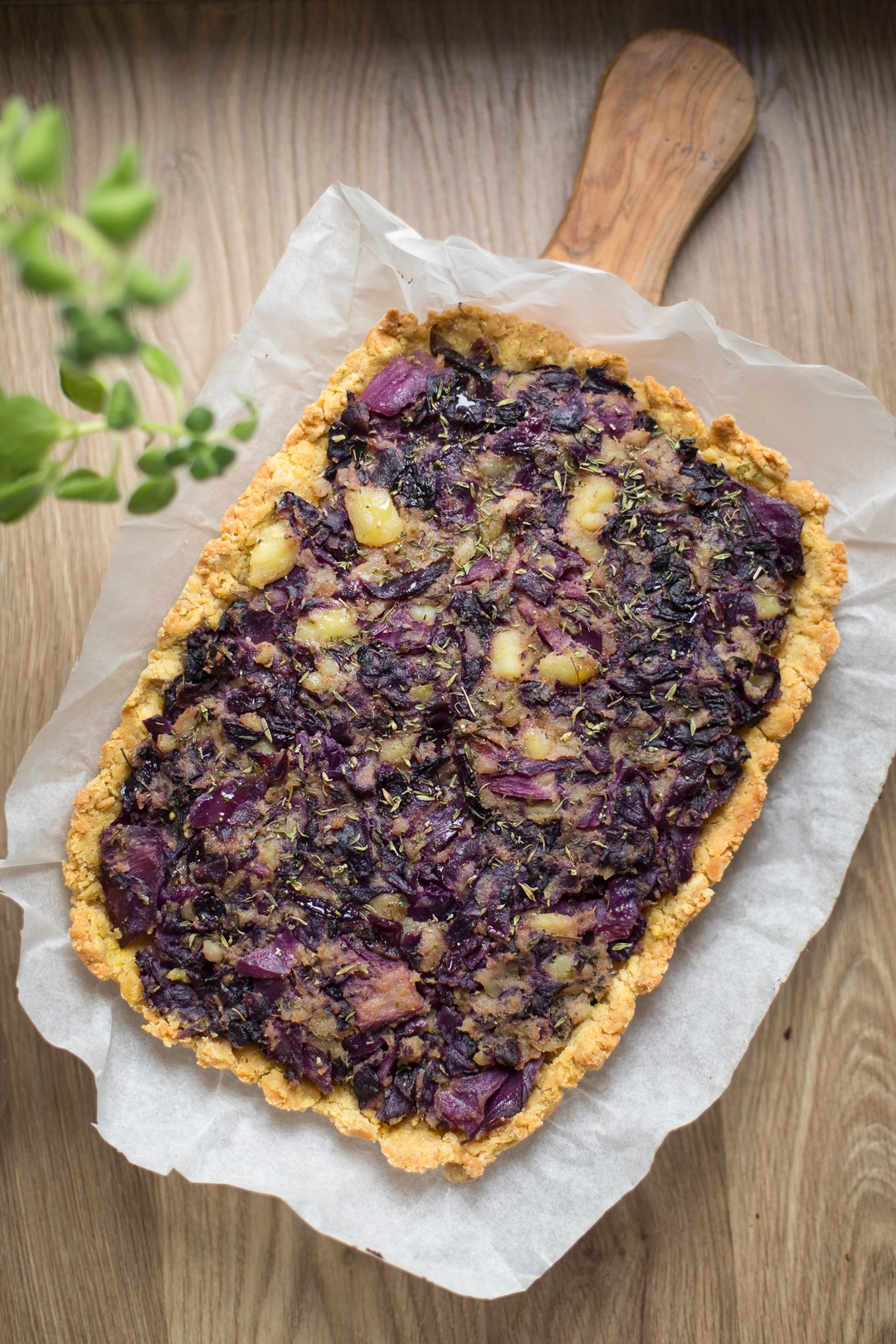 Ricetta: Torta salata con frolla alla farina di ceci, cavolo cappuccio viola, finocchietto e patate