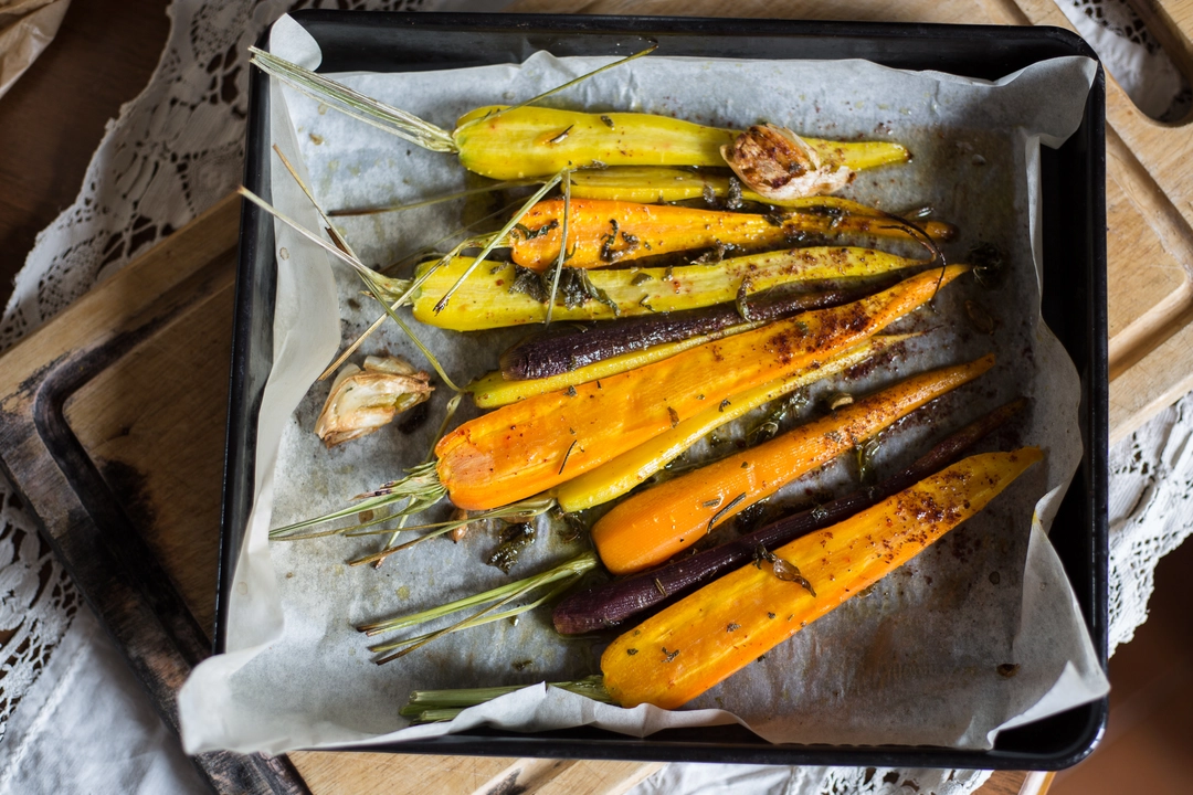 Ricetta: Carote tricolore al forno con erbe aromatiche e spezie - 1