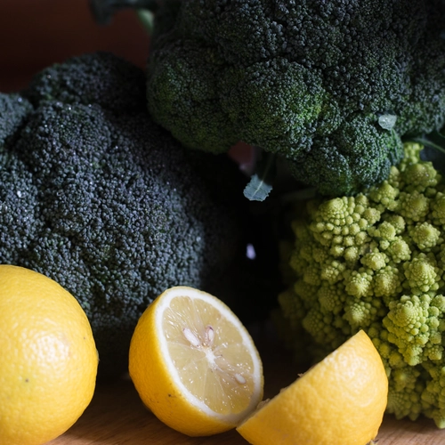 Vegan ragu with lemon, broccoli and cauliflower 