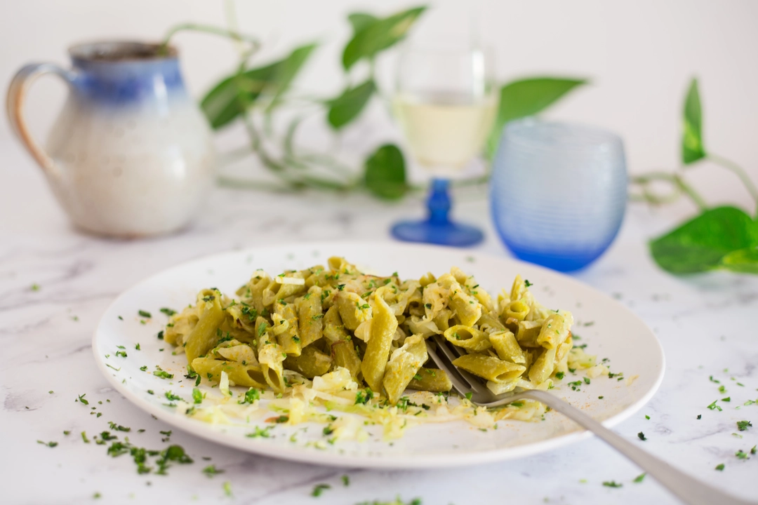 Ricetta: Penne di piselli con ragù di cavolo cappuccio speziato