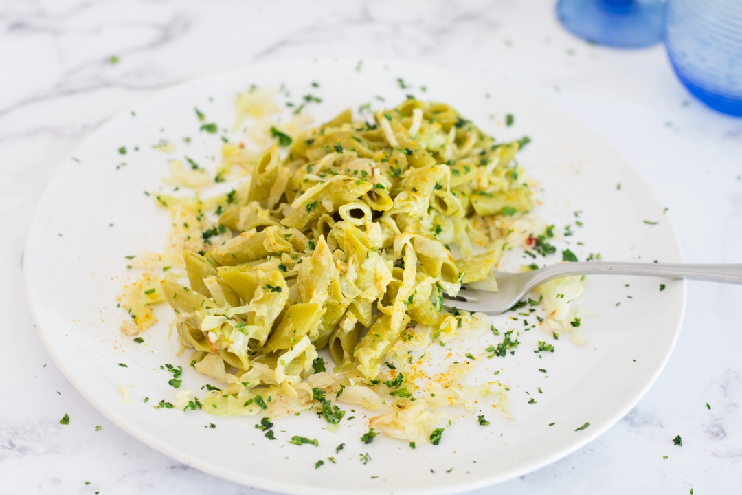 Ricetta: Penne di piselli con ragù di cavolo cappuccio speziato - 1