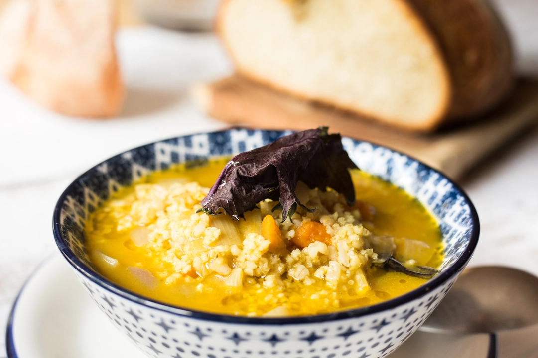 Ricetta: Zuppa di zucca e porro, con miglio, orzo e shiso