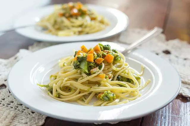Recipe: Don't Call Me Carbonara: Linguine with Broccoli, Carrots and Leek