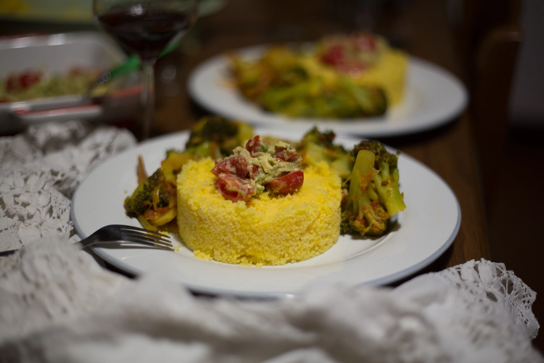 Recipe: Yellow rice and green vegetables